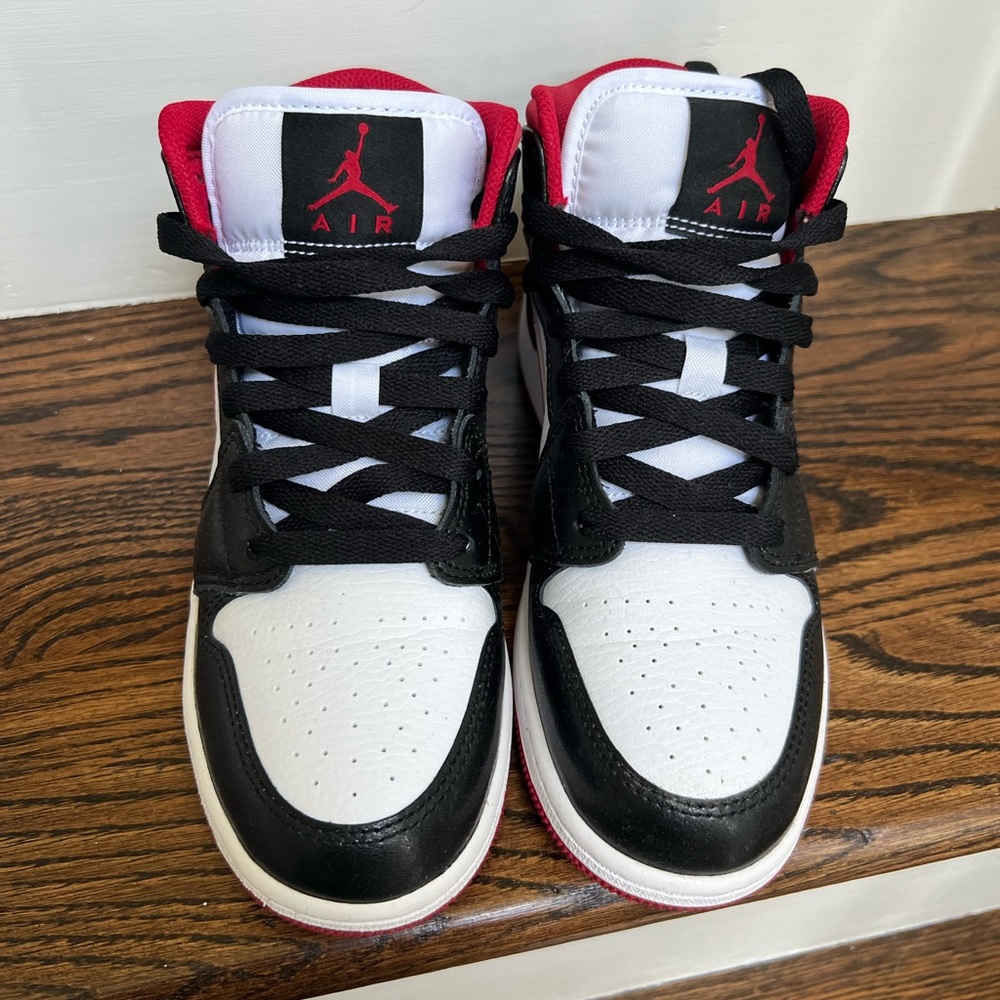 Kids Jordans size 3.5